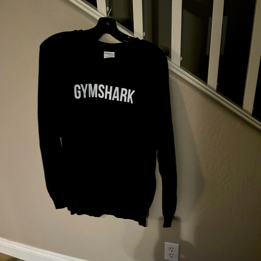 Men’s Gymshark sweatshirt.